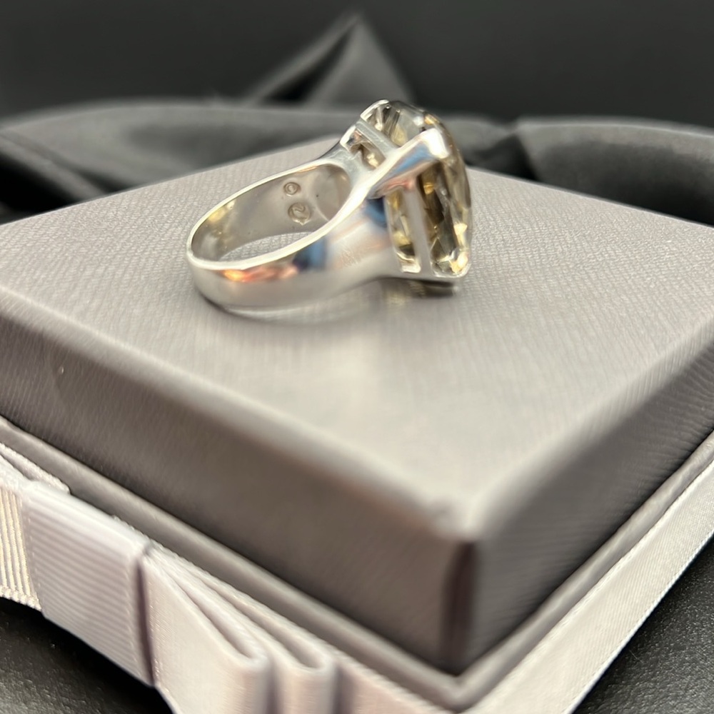 AUTHENTIC Swarovski Vintage Cushion-cut Cocktail Ring, Crystal EUC ✨RARE✨ - Picture 6 of 16